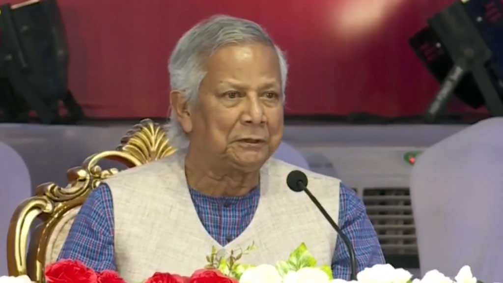 শেখ হাসিনা দিল্লি থেকে সন্ত্রাসীদের সক্রিয় করার চেষ্টা করছেন: প্রধান উপদেষ্টা